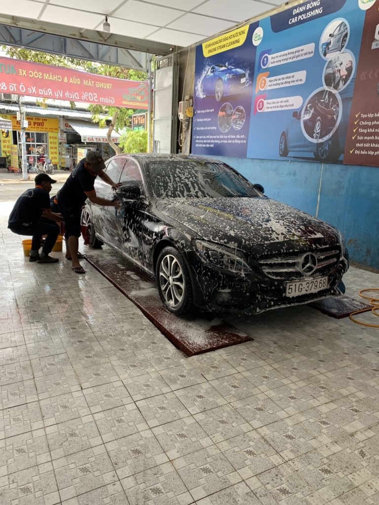 rửa xe hơi đúng cách