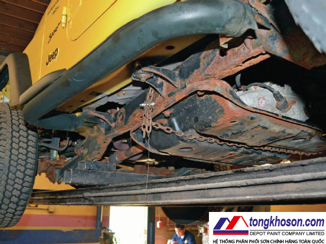 gầm xe hơi bị rỉ sét