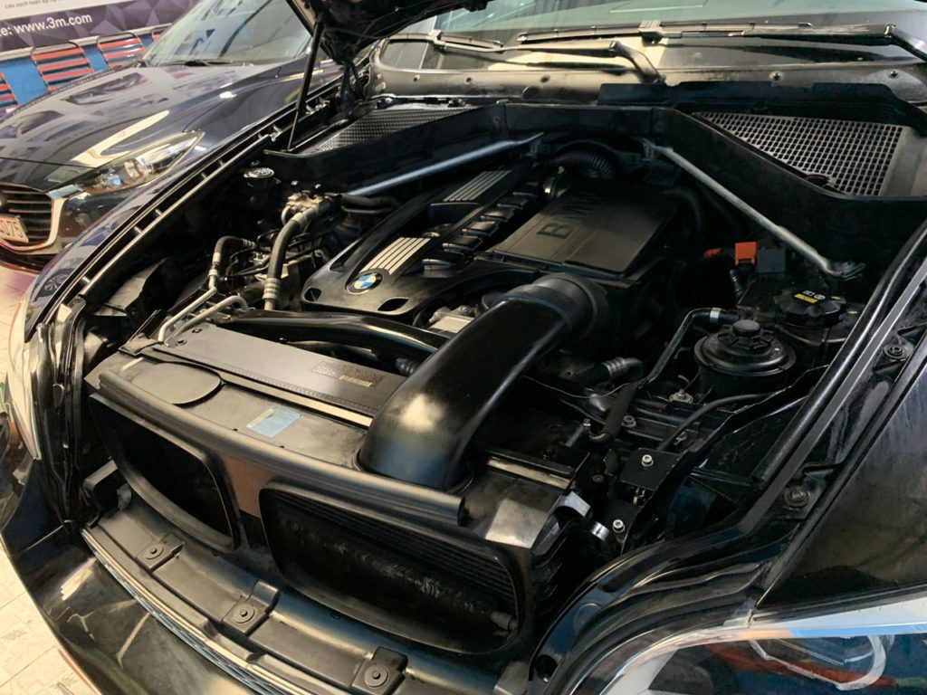 Vệ Sinh Khoang Máy Ô Tô 4