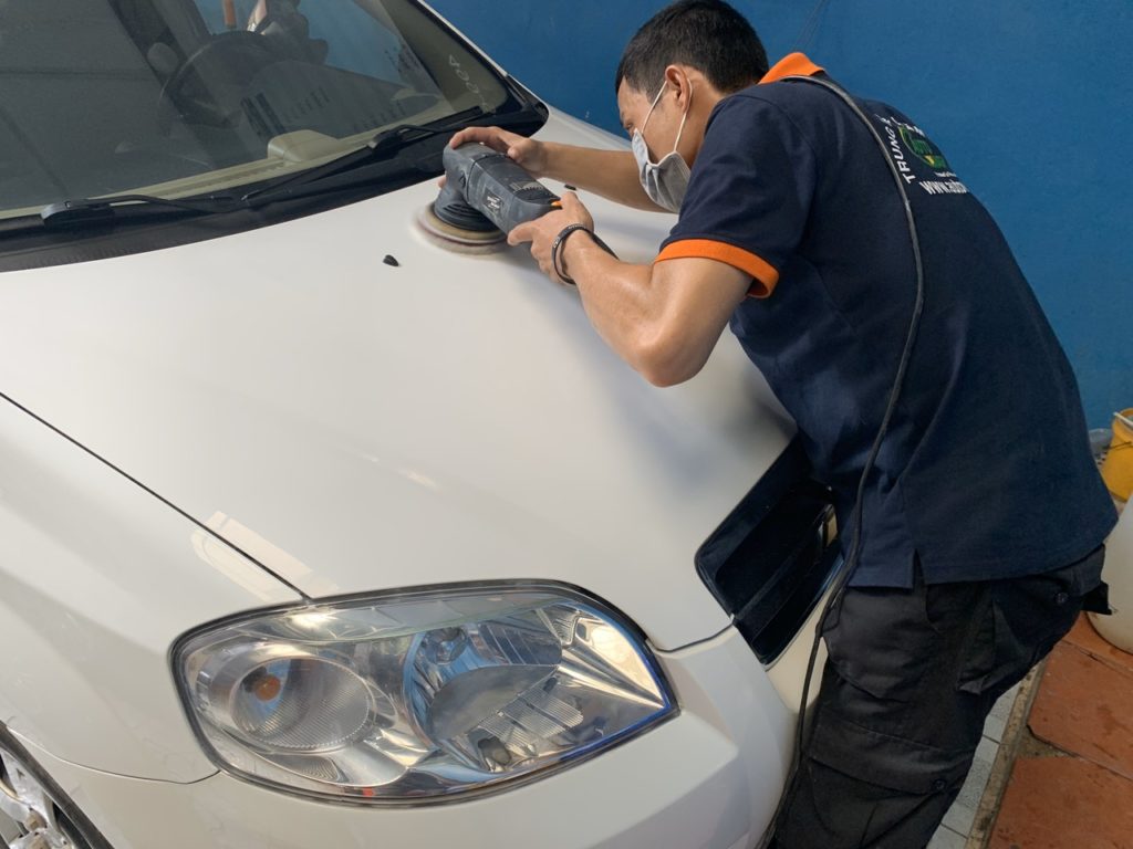 dịch vụ đánh bóng xe ô tô chuyên nghiệp tại tphcm