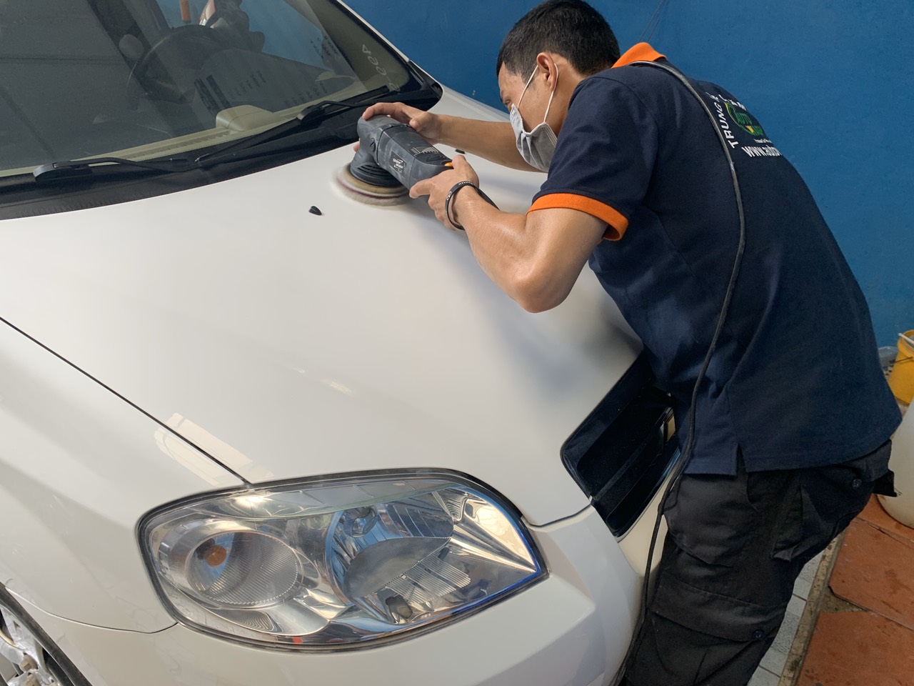 dịch vụ đánh bóng xe ô tô chuyên nghiệp tại tphcm