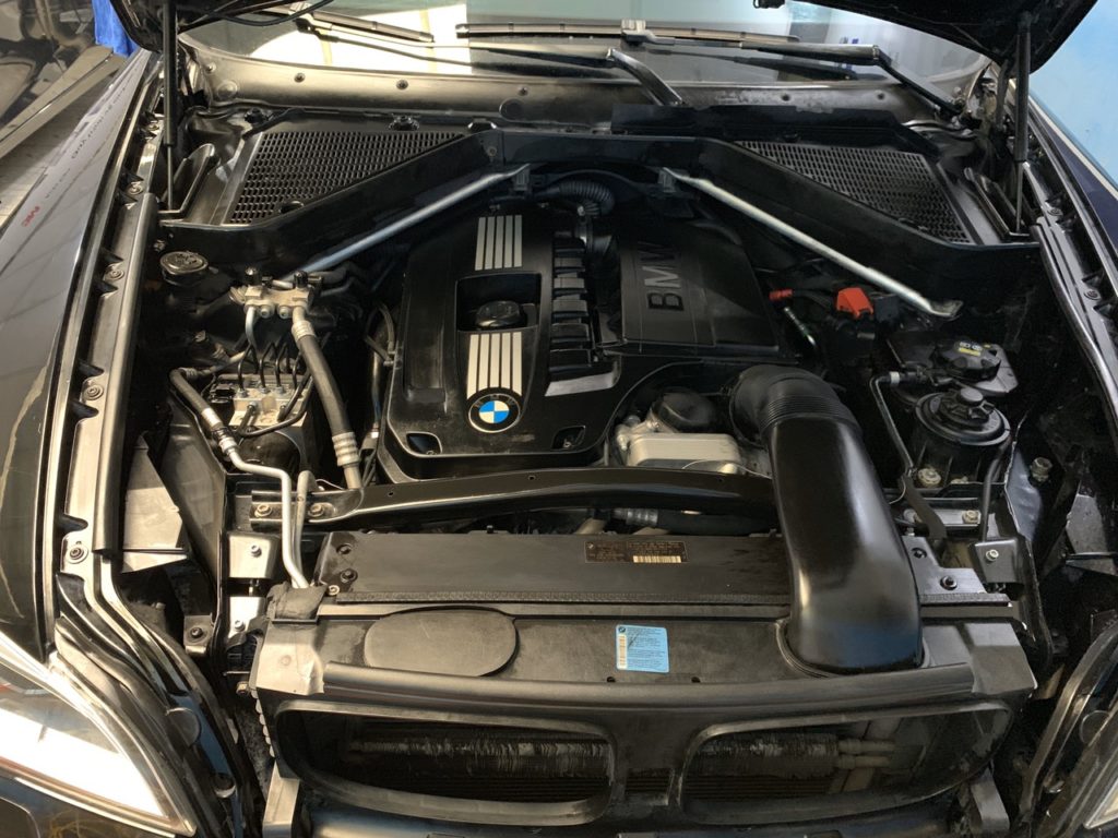 Hình ảnh sau BMW sau khi vệ sinh khoang máy tại AutoWash