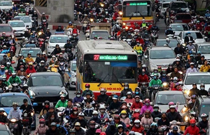 Sự đông đúc các loại hình phương tiện khiến xe của bạn nhanh chóng bám bụi