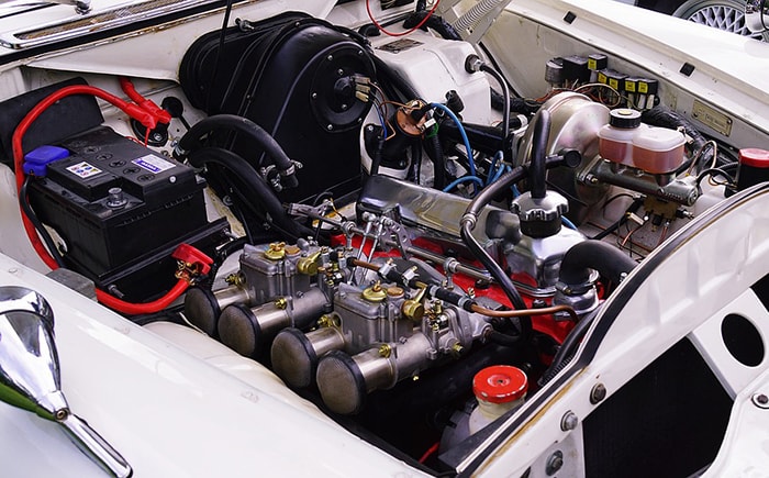 Khoang động cơ ô tô