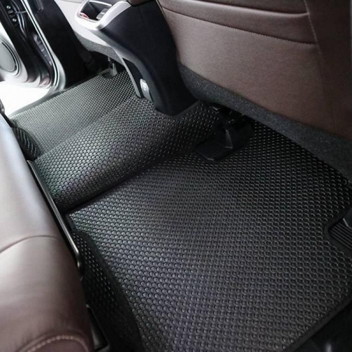 Thảm bọc, lót, trải sàn giúp tân trang xe hơi của bạn