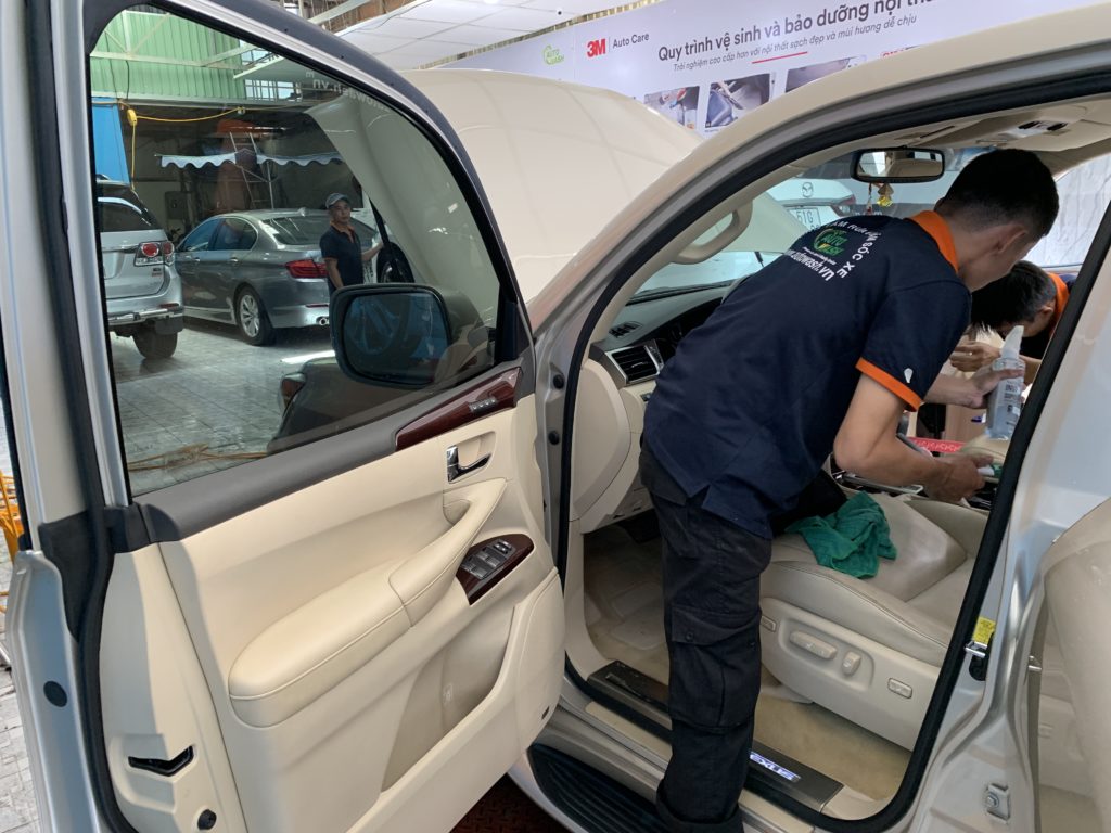 ve sinh noi that oto