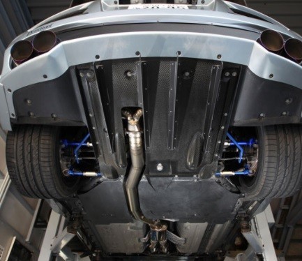 phủ gầm ô tô bằng dung dịch 3M tại AutoWash