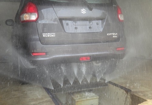 Có nên rửa gầm xe ô tô hay không?