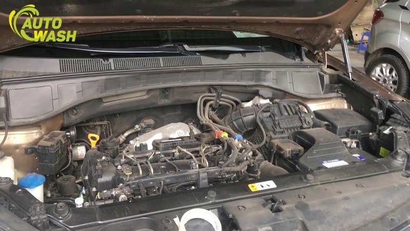 Có nên vệ sinh khoang máy oto hay không?