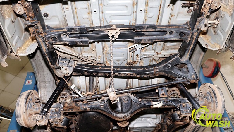 Để thời gian dài không bảo vệ và chăm sóc gầm xe sẽ khiến cho gầm xe dần dần bị hư hại