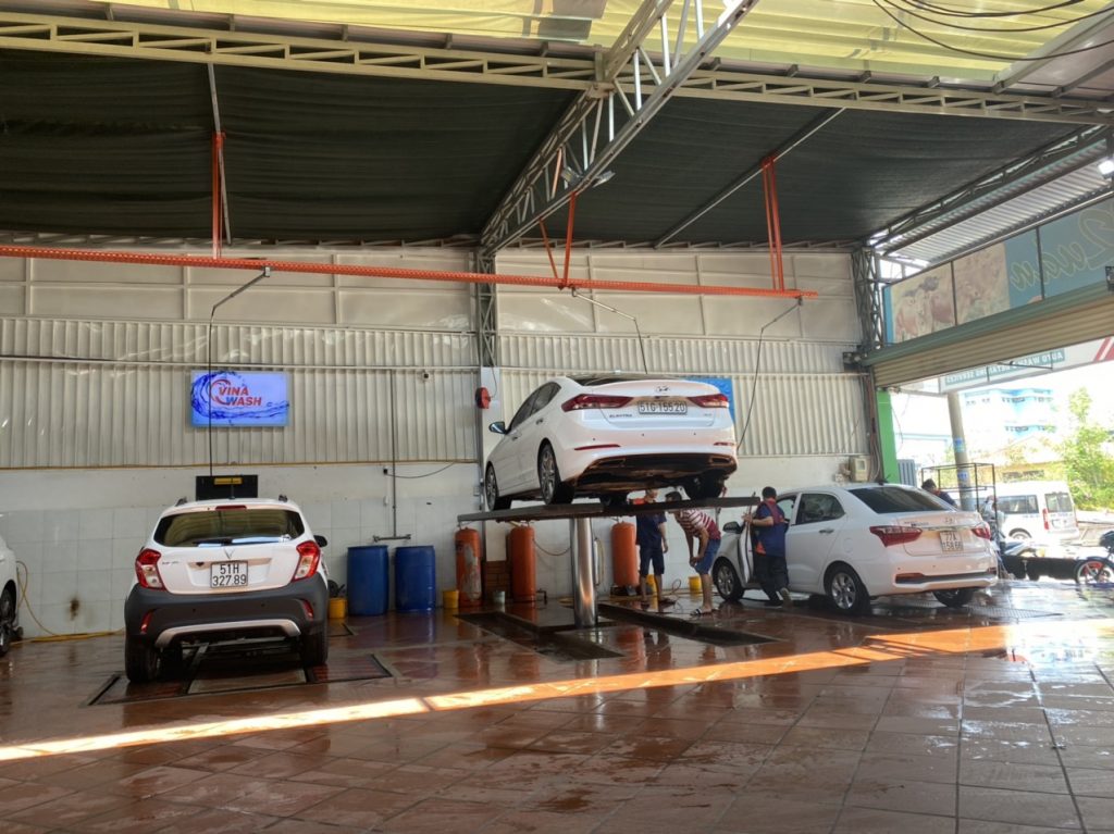 Chăm sóc gầm xe chi tiết tại VinaWash Tân Phú
