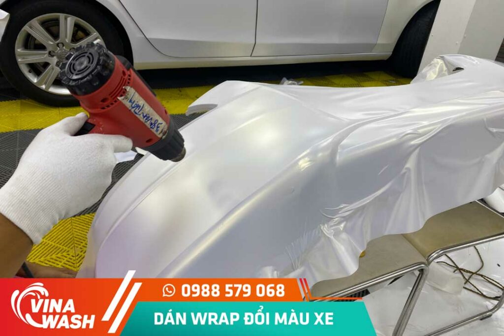 Kỹ thuật dán wrap decal xe ô tô rất quan trọng để đảm bảo không bị bong tróc