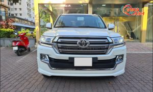 Độ xe ô tô phong cách độ bodylip làm xe trở nên hầm hố và thể thao hơn với gầm xe thấp.