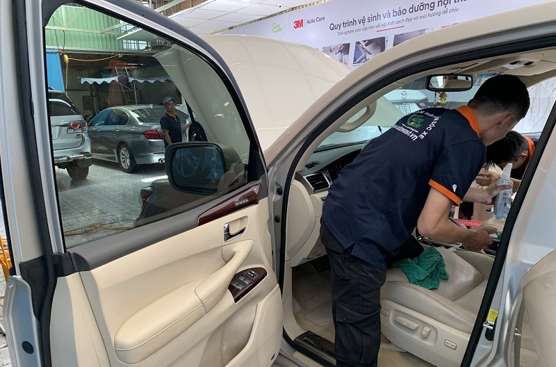 Vệ sinh dàn lạnh ô tô bằng phương pháp nội soi 