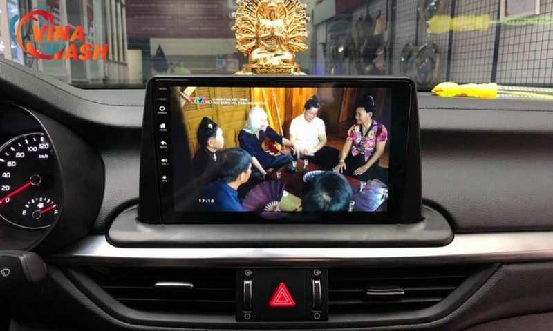 độ màn hình ô tô có nhiều tính năng giải trí