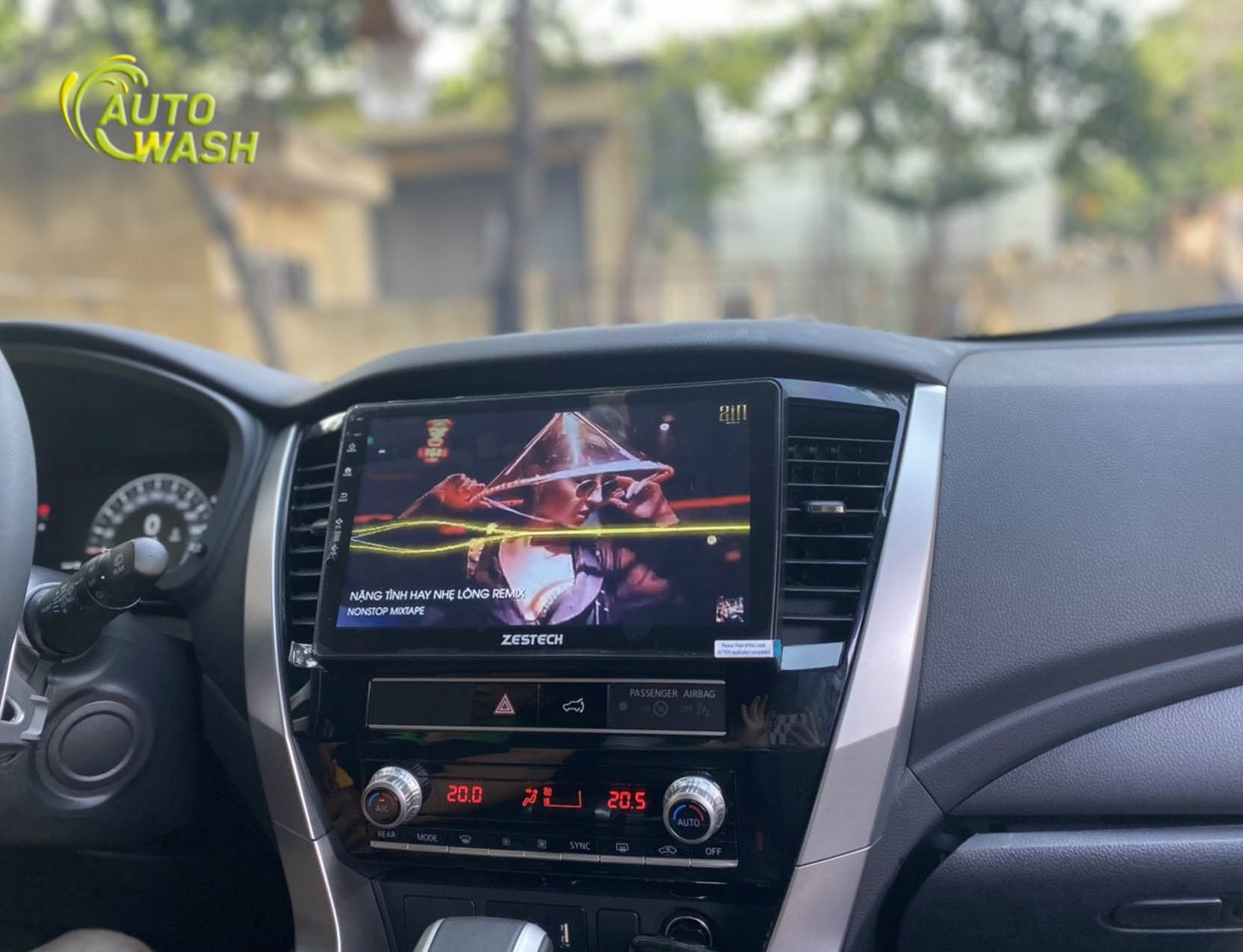 Z800 Pro Slim cũng sở hữu thiết kế mặt dưỡng chuyên biệt