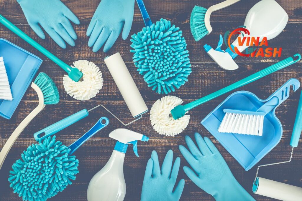 chuẩn bị đồ nghề trước khi vệ sinh khoang máy