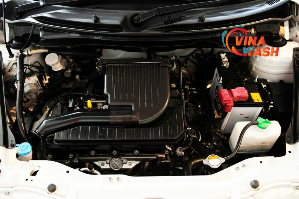 Động cơ ô tô sau khi được làm sạch bằng hơi nước nóng