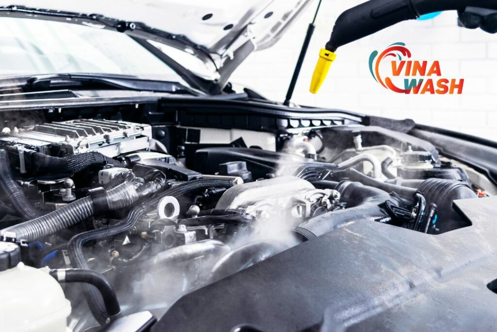 vệ sinh khoang máy bằng hơi nước nóng