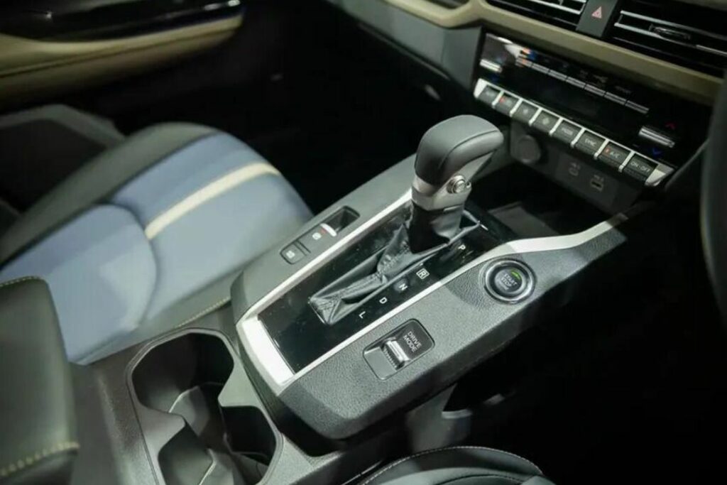 Bệ cần số trên Mitsubishi Xforce 2023