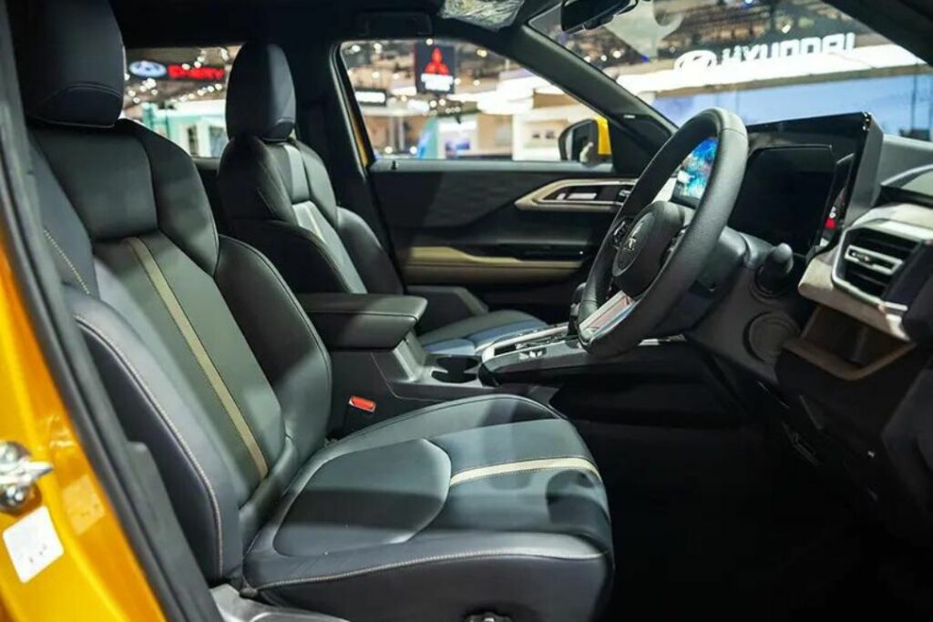 Không gian ghế trên Mitsubishi Xforce 2023 được đánh giá khá rộng rãi cho cả hai hàng ghế