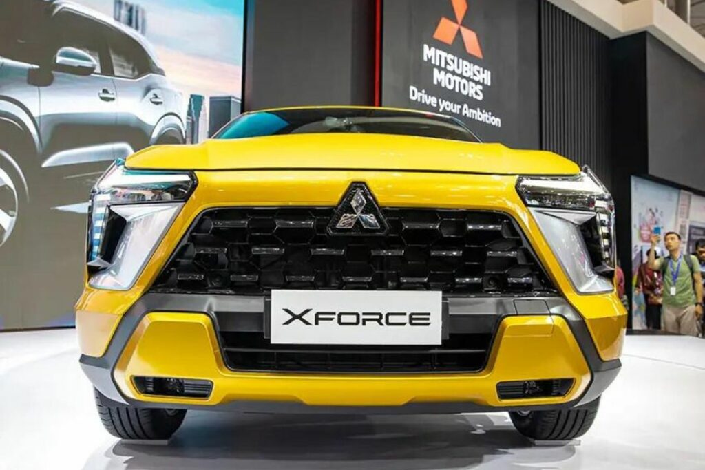 Đầu xe Mitsubishi Xforce 2023 trông hiện đại và khỏe khoắn